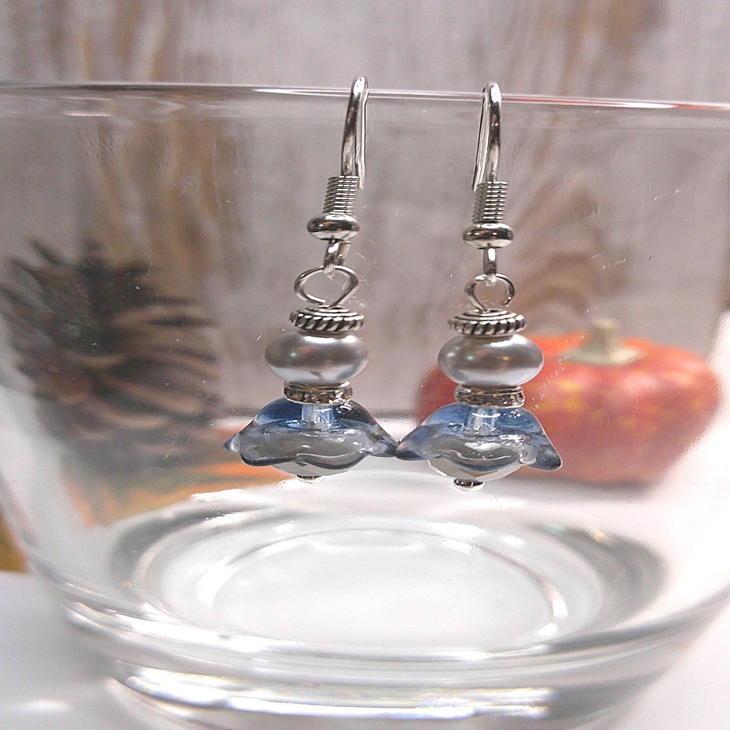 Gray Imatation Pearl and Flower Earrings